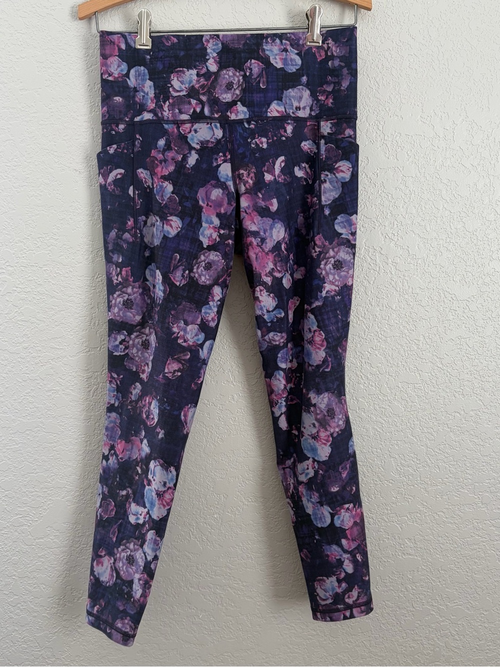 ATHLETA Size Med Salutation Stash Pocket II Printed Tight Dappled Bloom Leggings